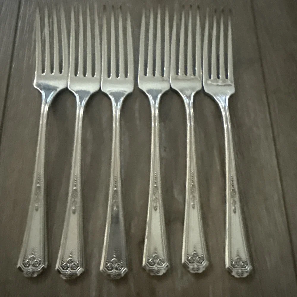 Vintage Oneida Community Tudor Plate‎ QUEEN BESS I Dinner Forks Lot of 6